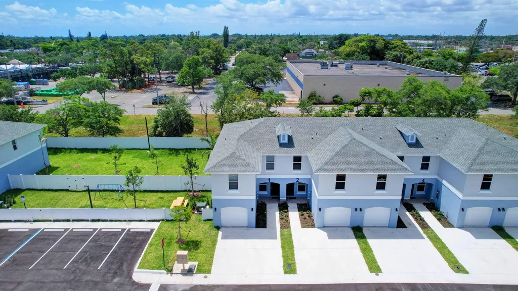 3871 Patio Court Palm Springs FL