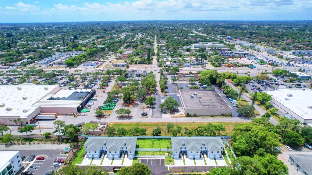 3871 Patio Court Palm Springs FL