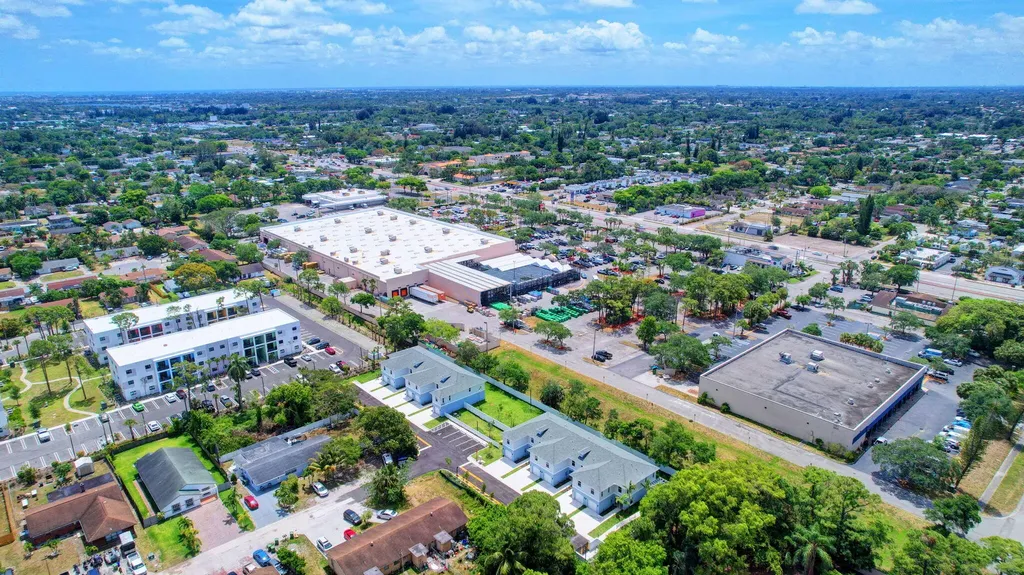 3871 Patio Court Palm Springs FL