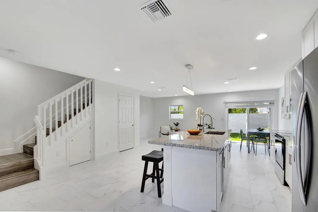3871 Patio Court Palm Springs FL
