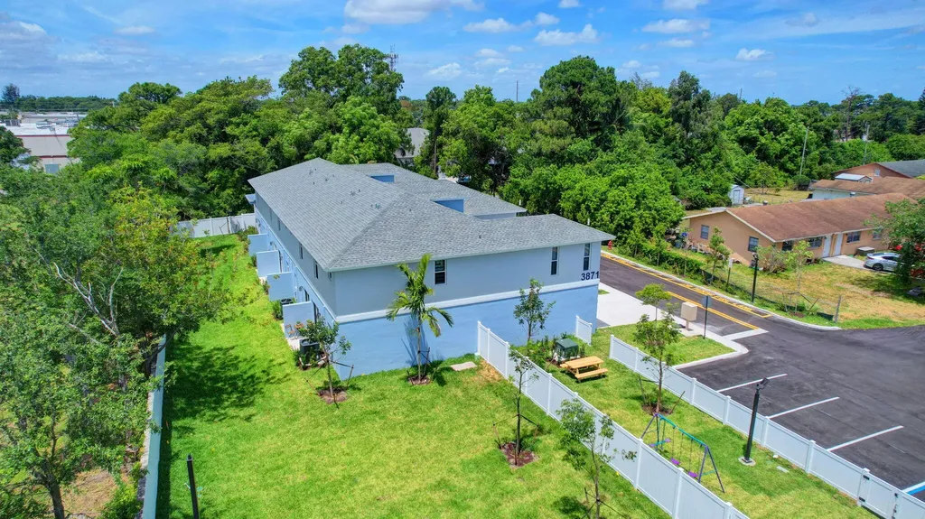 3871 Patio Court Palm Springs FL