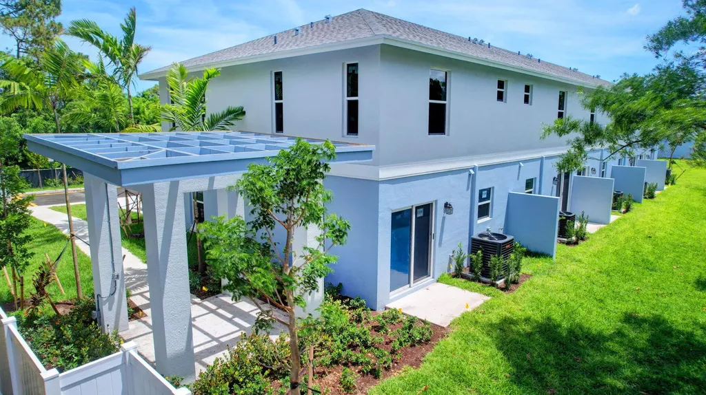 3871 Patio Court Palm Springs FL