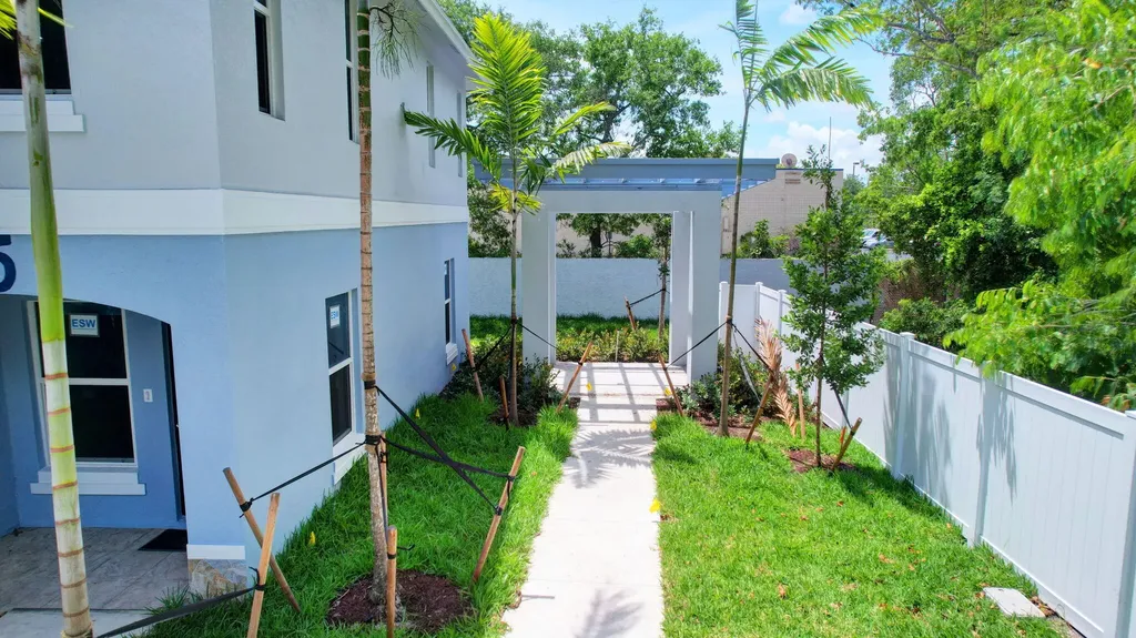 3871 Patio Court Palm Springs FL