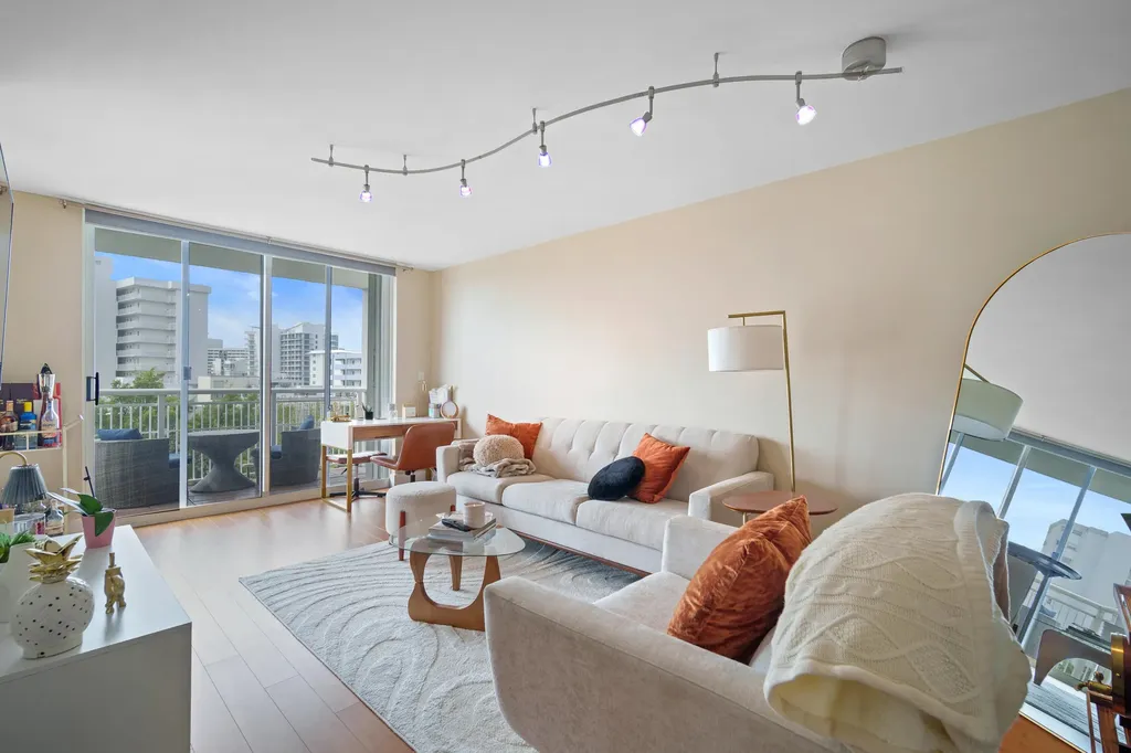 1688 West Avenue Miami Beach FL 33139