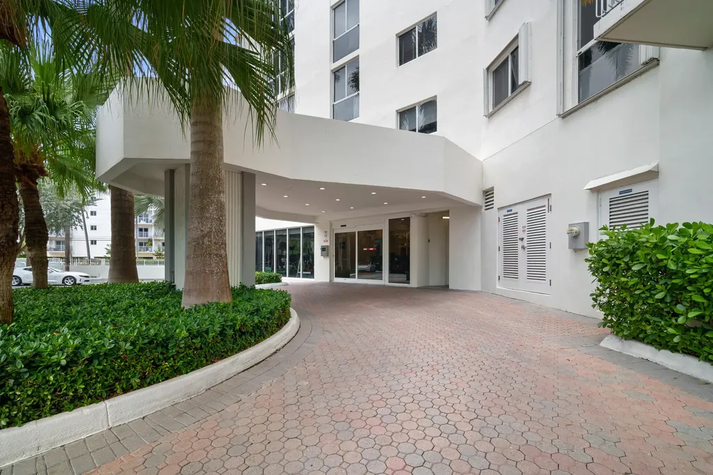 1688 West Avenue Miami Beach FL 33139