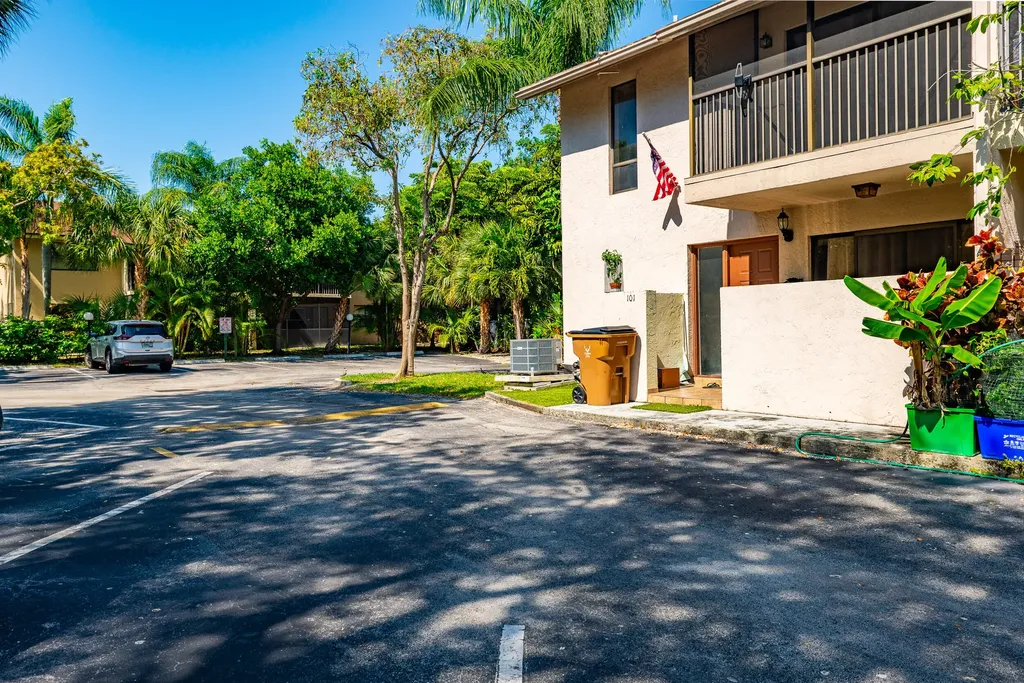740 SE 1st Way Deerfield Beach FL 33441