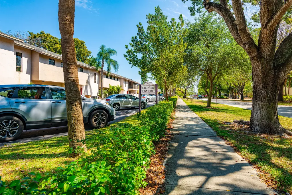740 SE 1st Way Deerfield Beach FL 33441