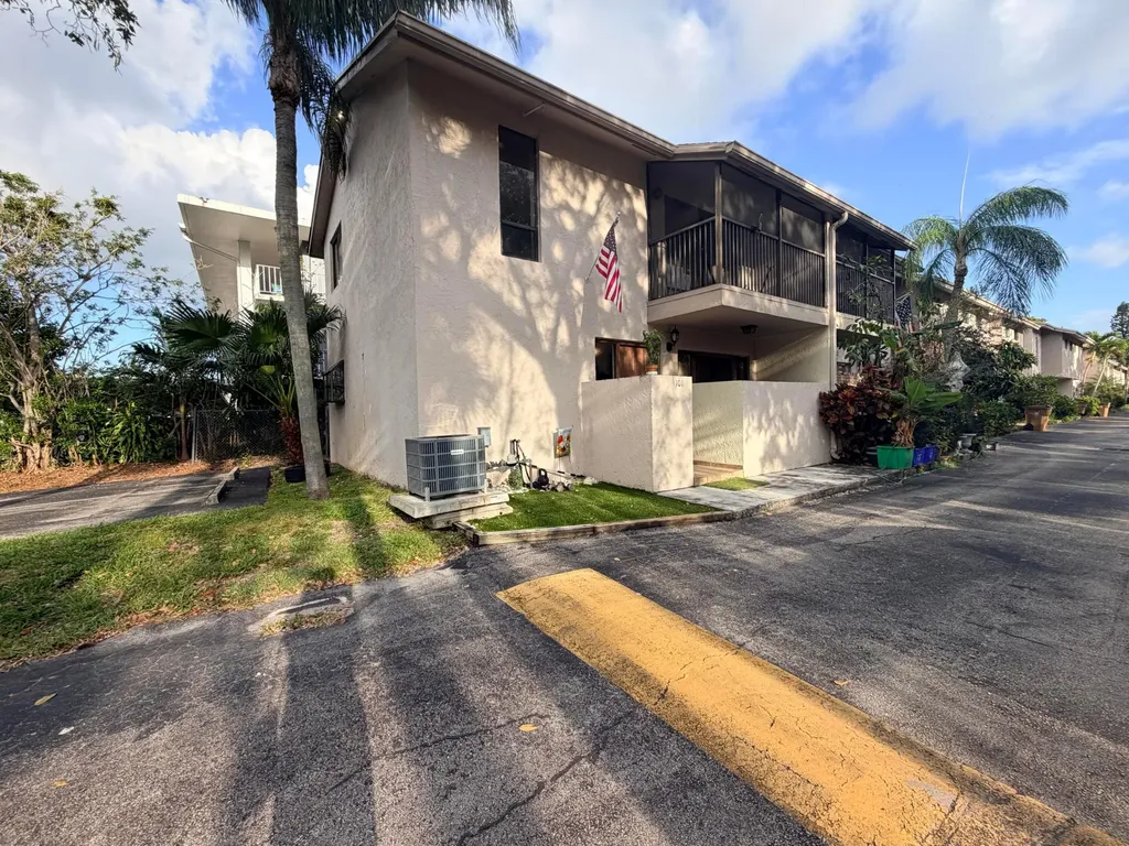 740 SE 1st Way Deerfield Beach FL 33441