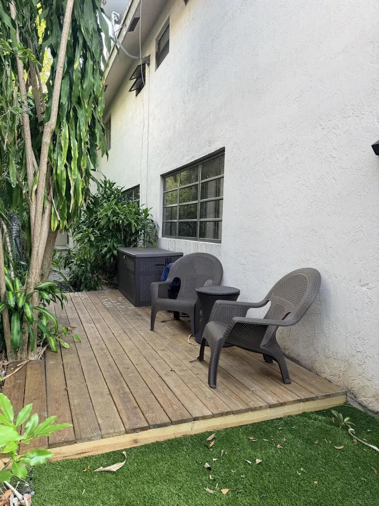 740 SE 1st Way Deerfield Beach FL 33441