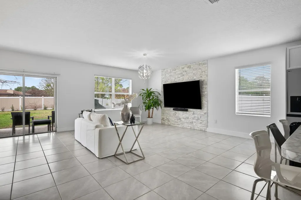502 NW Kingston Street Port St Lucie FL 34983