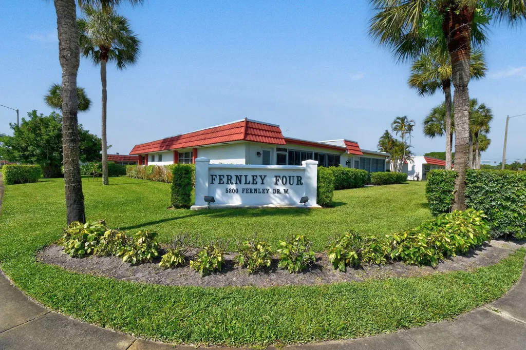 5800 Fernley Drive W West Palm Beach FL 33415