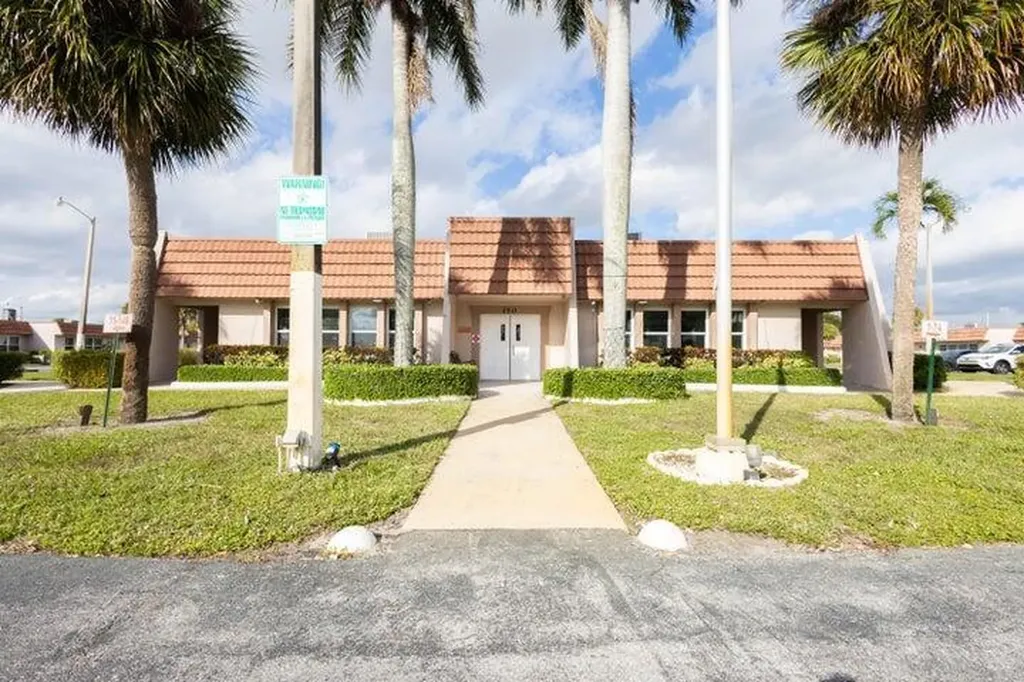 5775 W Fernley Drive Drive W West Palm Beach FL 33415