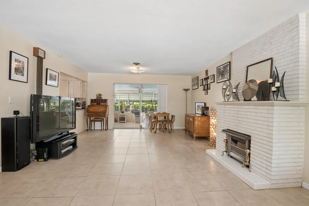 4011 SW 2nd Street Plantation FL 33317