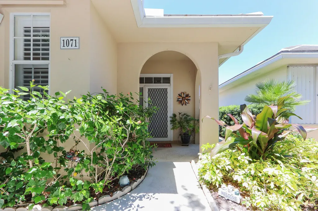 1071 Bedford Avenue Palm Beach Gardens FL 33403
