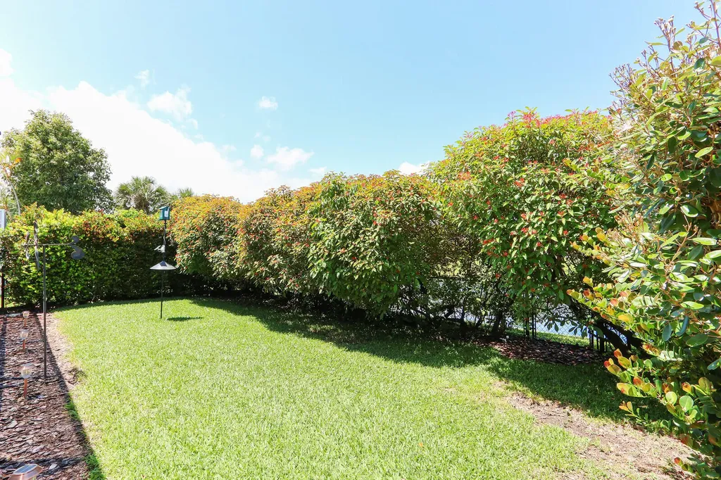1071 Bedford Avenue Palm Beach Gardens FL 33403