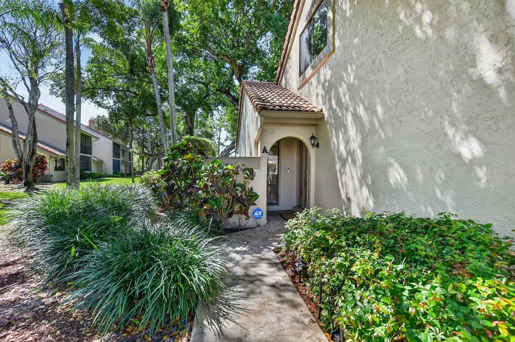 5530 Coach House Circle Boca Raton FL 33486