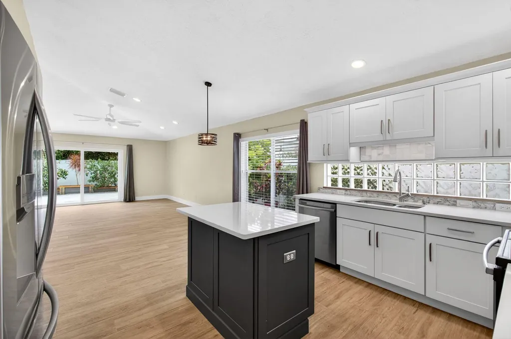 1142 Canoe Point Delray Beach FL 33444