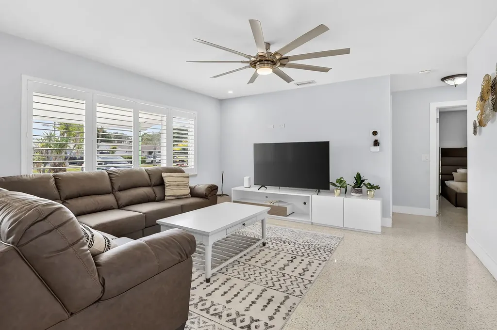 1123 SE 2nd Avenue Deerfield Beach FL 33441