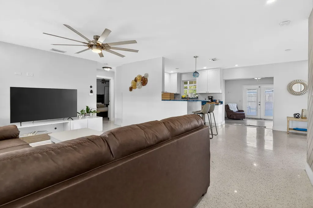1123 SE 2nd Avenue Deerfield Beach FL 33441