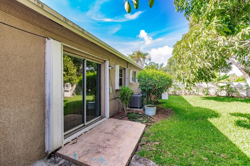 4241 NE 1st Terrace Pompano Beach FL 33064
