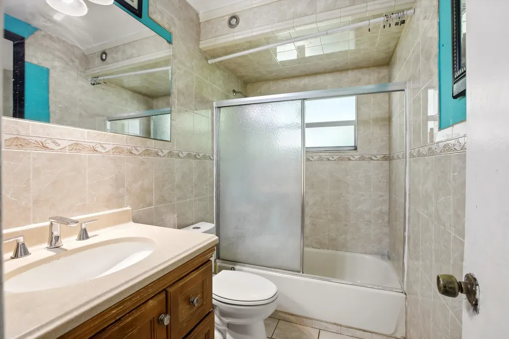 4241 NE 1st Terrace Pompano Beach FL 33064