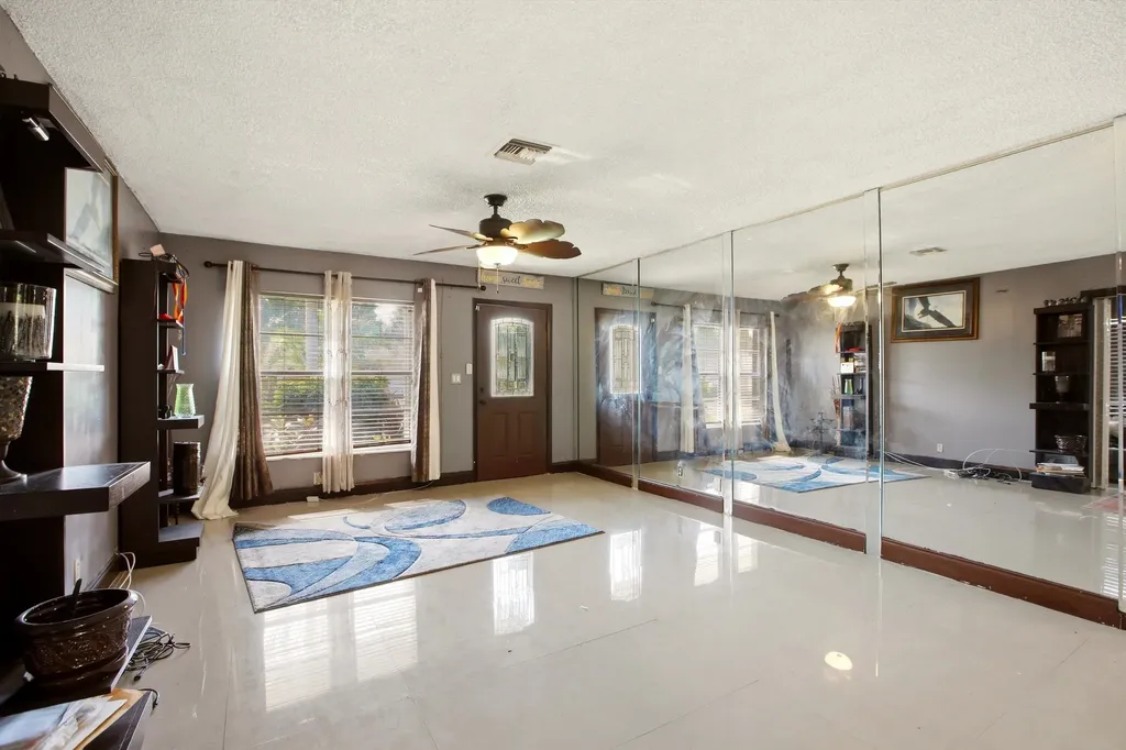 4241 NE 1st Terrace Pompano Beach FL 33064