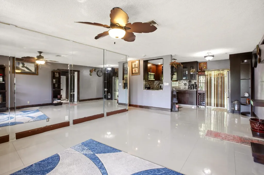 4241 NE 1st Terrace Pompano Beach FL 33064