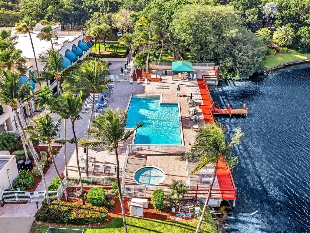 9470 Poinciana Place Davie FL 33324