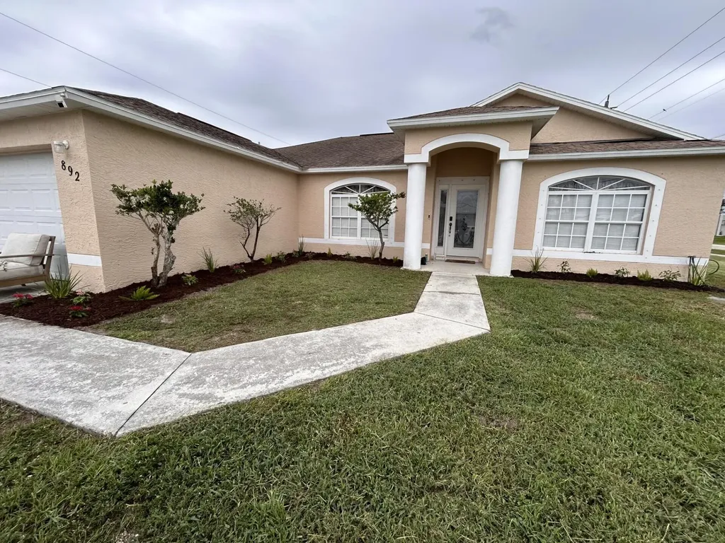 892 SW Duncan Terrace Port St Lucie FL 34953