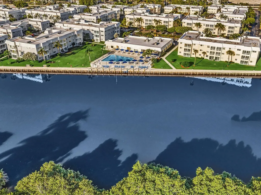 12 Colonial Club Drive Boynton Beach FL 33435