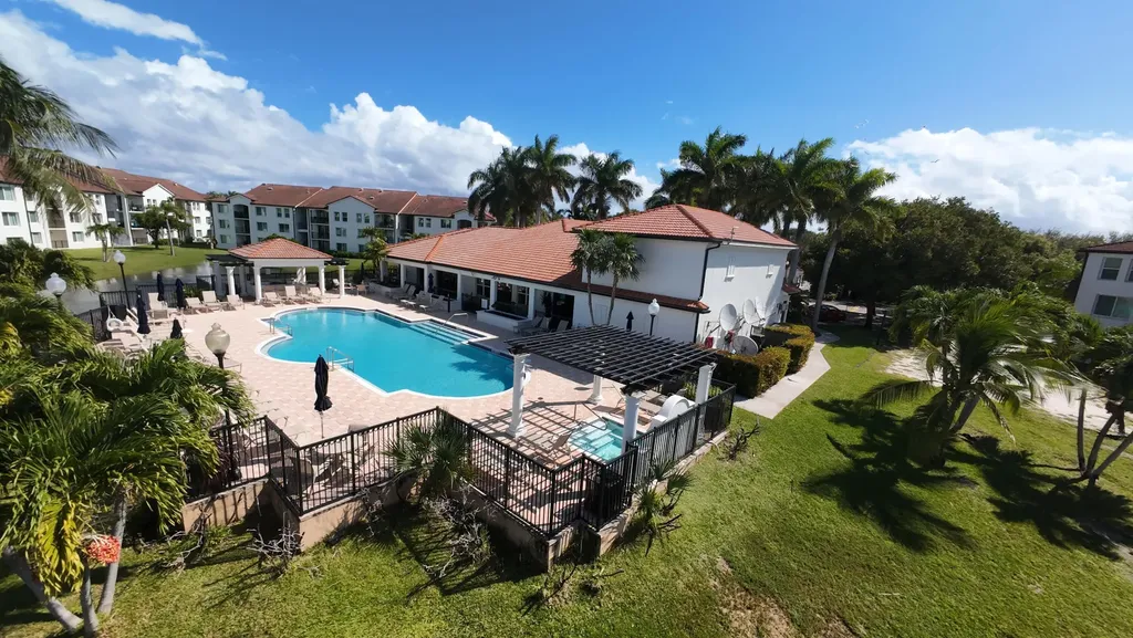 402 Villa Circle Boynton Beach FL 33435