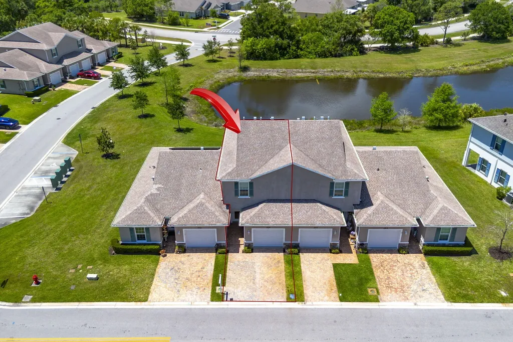 696 NE Waters Edge Lane Port St Lucie FL 34983