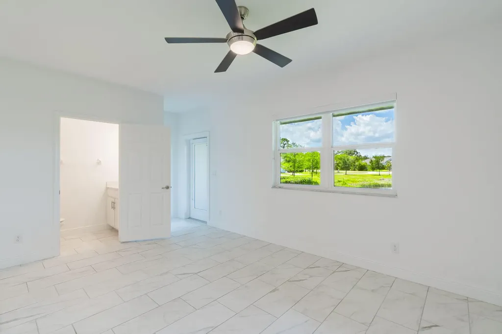 696 NE Waters Edge Lane Port St Lucie FL 34983