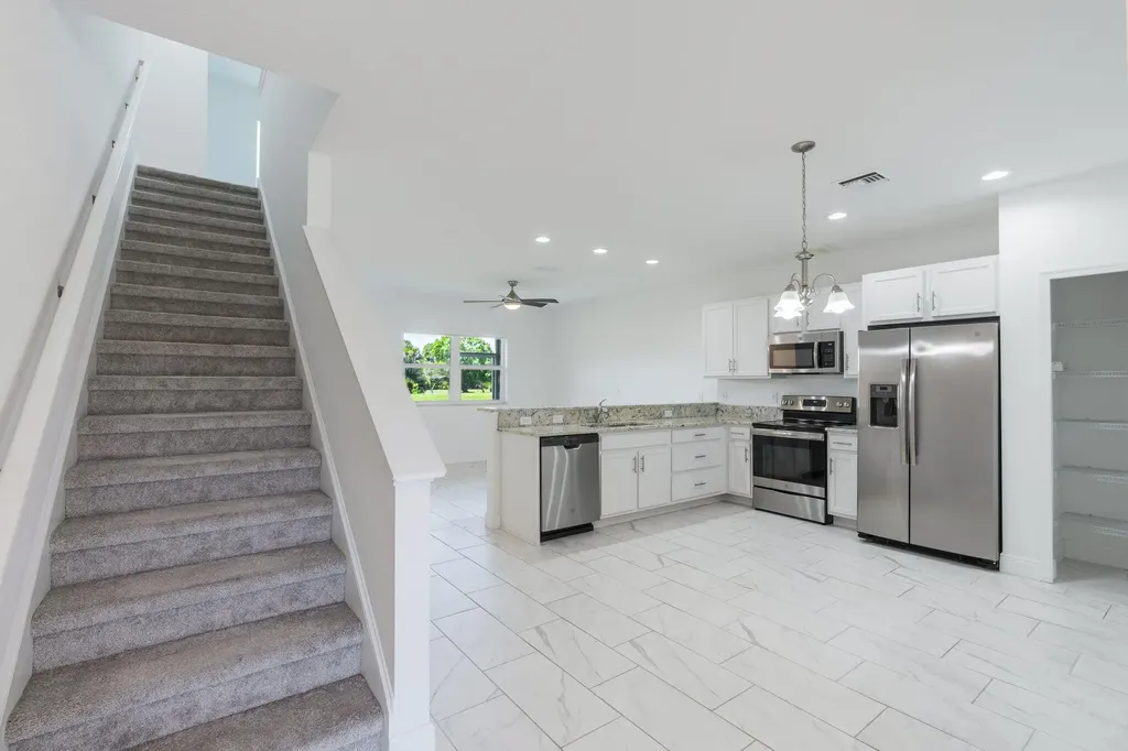 696 NE Waters Edge Lane Port St Lucie FL 34983