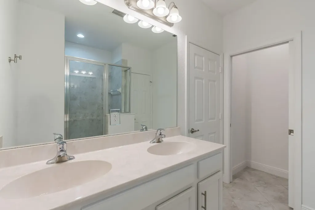 696 NE Waters Edge Lane Port St Lucie FL 34983