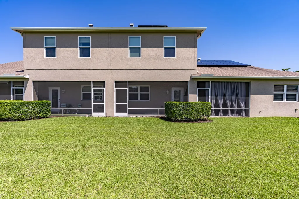 696 NE Waters Edge Lane Port St Lucie FL 34983