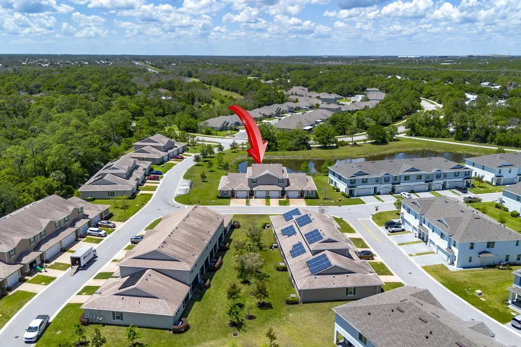 696 NE Waters Edge Lane Port St Lucie FL 34983
