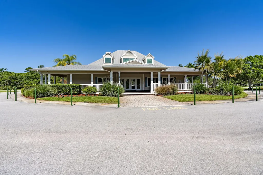 696 NE Waters Edge Lane Port St Lucie FL 34983