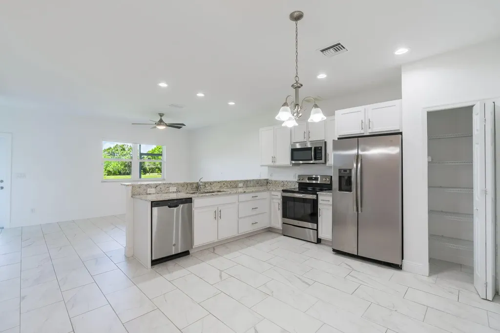 696 NE Waters Edge Lane Port St Lucie FL 34983