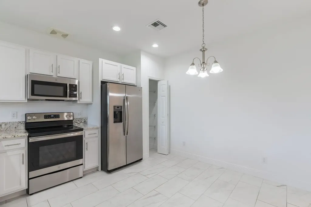696 NE Waters Edge Lane Port St Lucie FL 34983
