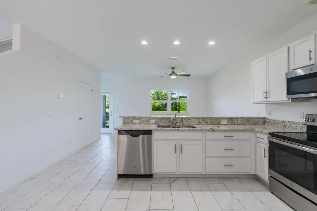 696 NE Waters Edge Lane Port St Lucie FL 34983