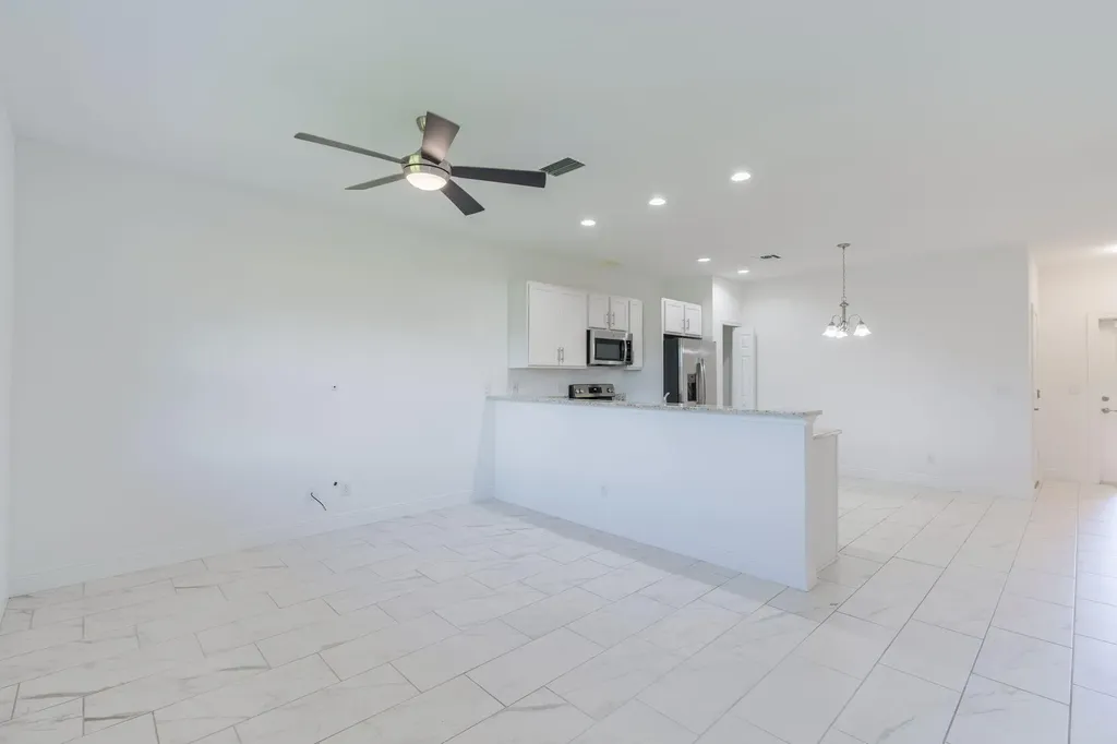 696 NE Waters Edge Lane Port St Lucie FL 34983