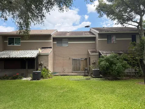 1317 Sussex Drive North Lauderdale FL 33068