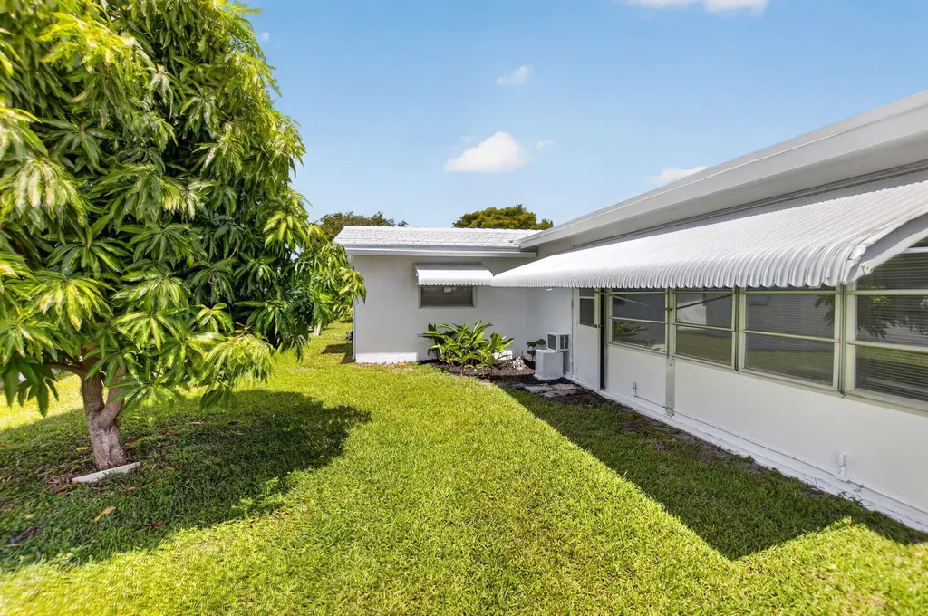 703 SW 18th Street Boynton Beach FL 33426