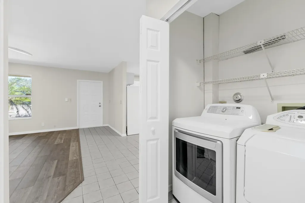 13868 York Court Wellington FL 33414