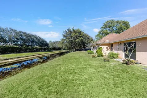 13868 York Court Wellington FL 33414