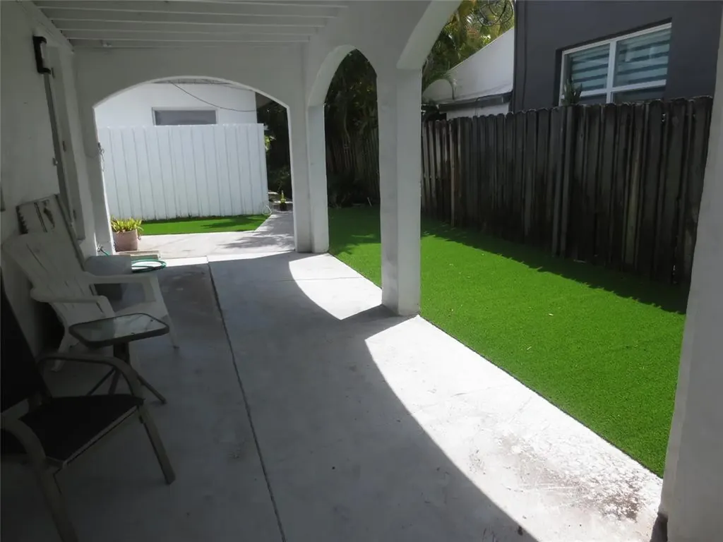 1004 NE 3rd Street Fort Lauderdale FL 33301