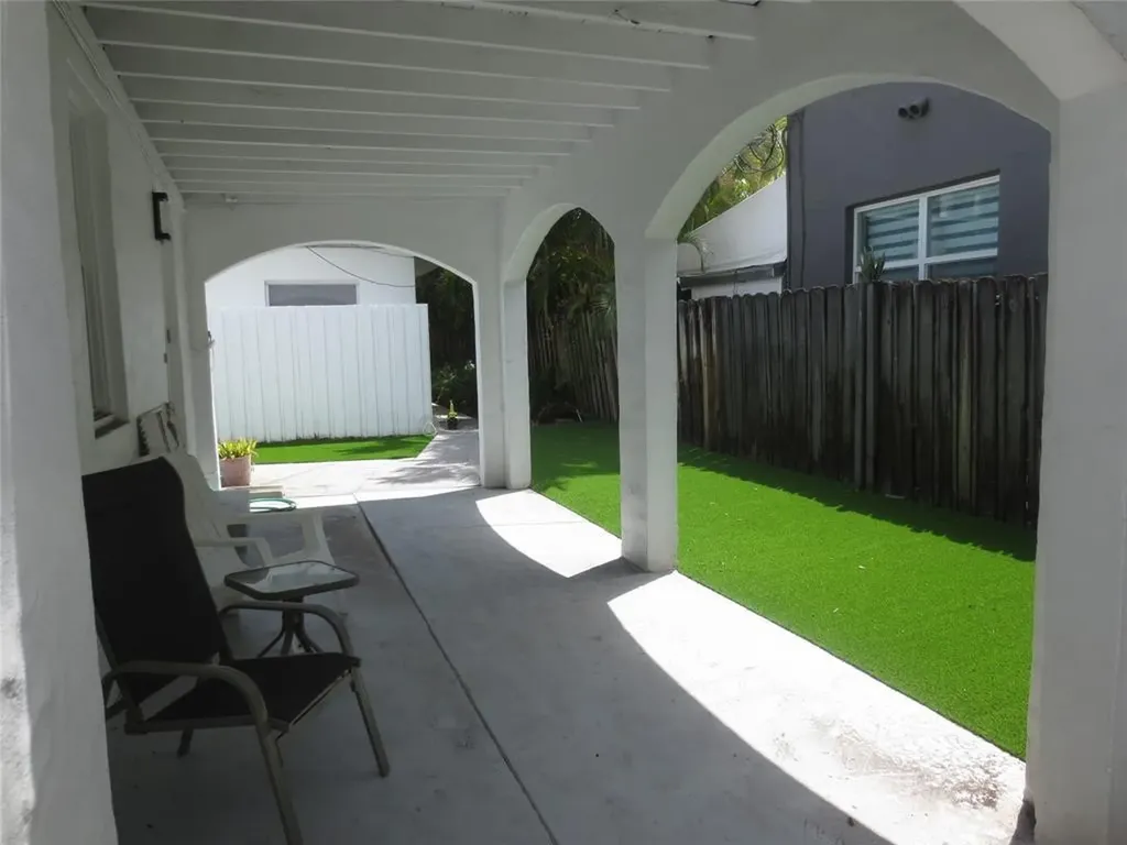1004 NE 3rd Street Fort Lauderdale FL 33301