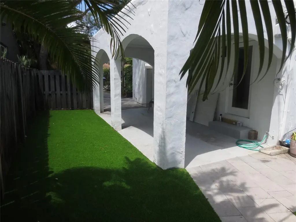 1004 NE 3rd Street Fort Lauderdale FL 33301
