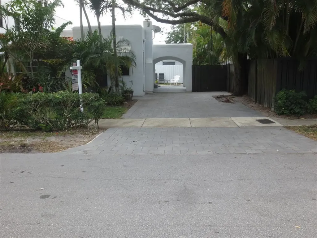 1004 NE 3rd Street Fort Lauderdale FL 33301